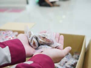 muslim giving out dates in the masjid during ramadan