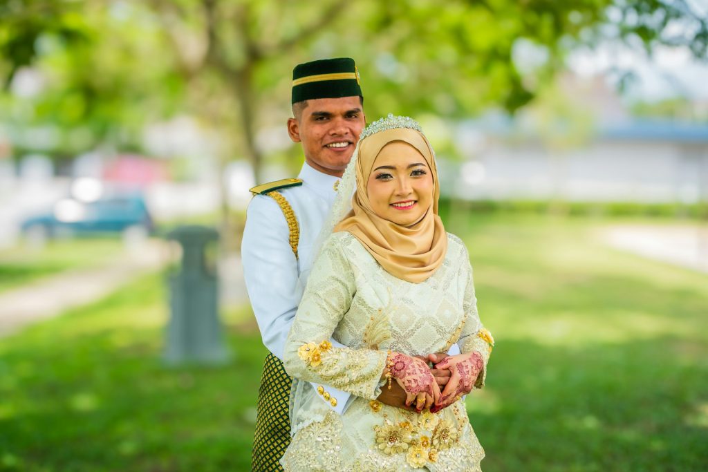 muslim couple getting married