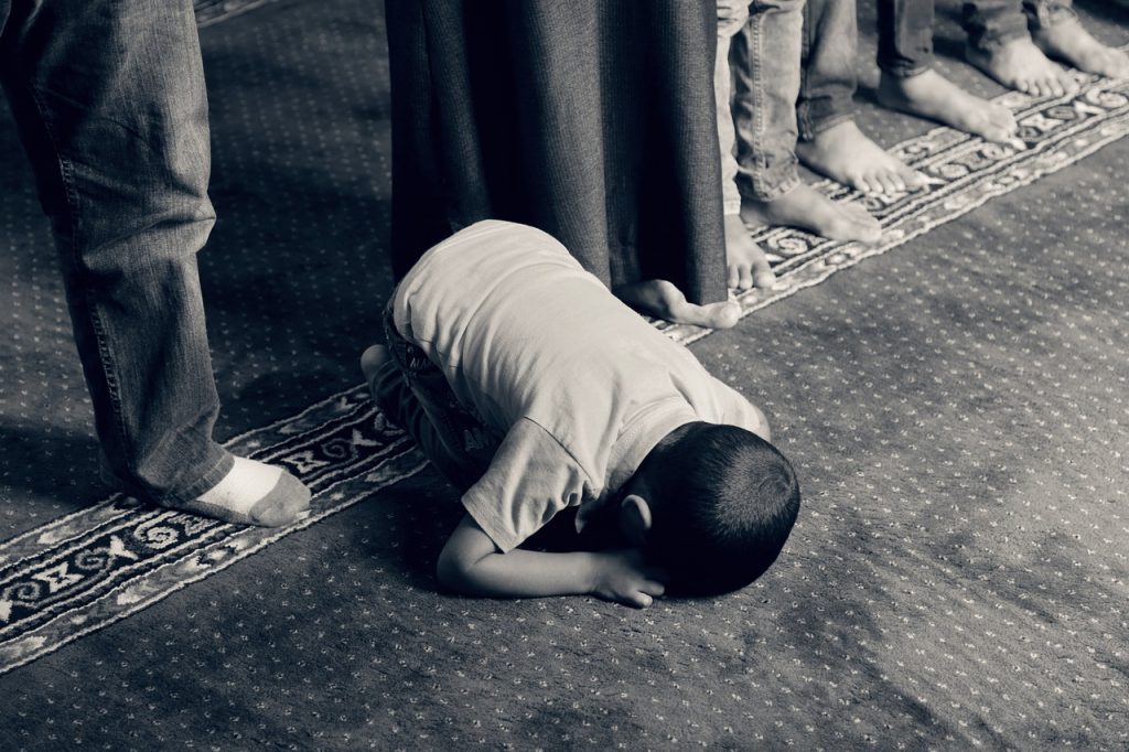 muslim child making dua while in sujood