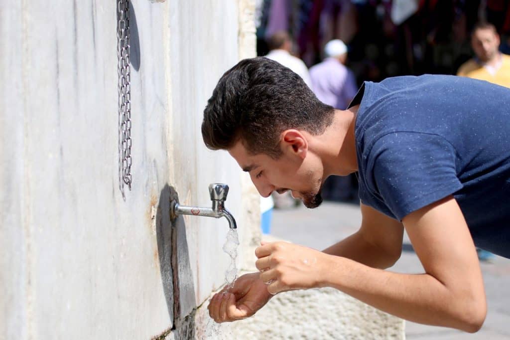 muslim man reading wudu duas